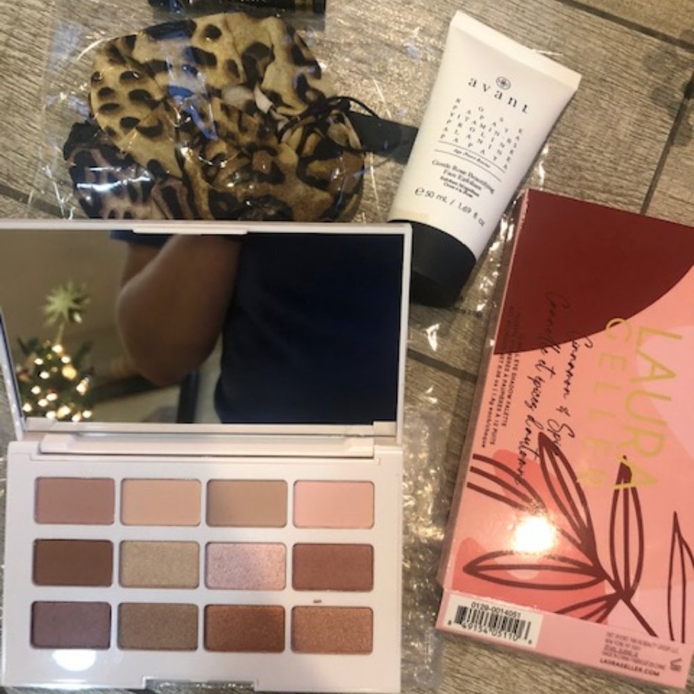 SOLD Eye Palette + Scrunchies + balm + exfoliant